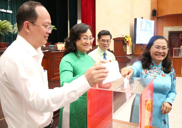 Bầu bổ sung 2 ủy viên UBND TPHCM - Ảnh 2. Bầu bổ sung 2 ủy viên UBND TPHCM - Ảnh 2.