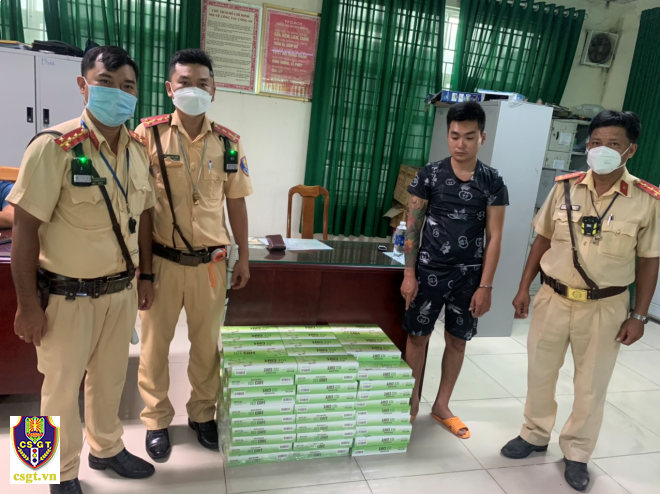 Ngăn chặn 01 xe ô tô nghi vấn vận chuyển thuốc lá lậu vào TP.Hồ Chí Minh tiêu thụ