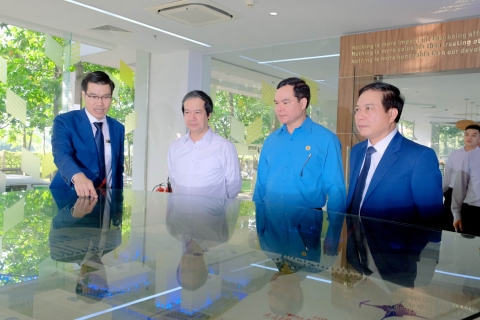 Lãnh đạo Bộ Giáo dục và Đào tạo và Tổng Liên đoàn Lao động Việt Nam làm việc với Trường ĐH Tôn Đức Thắng