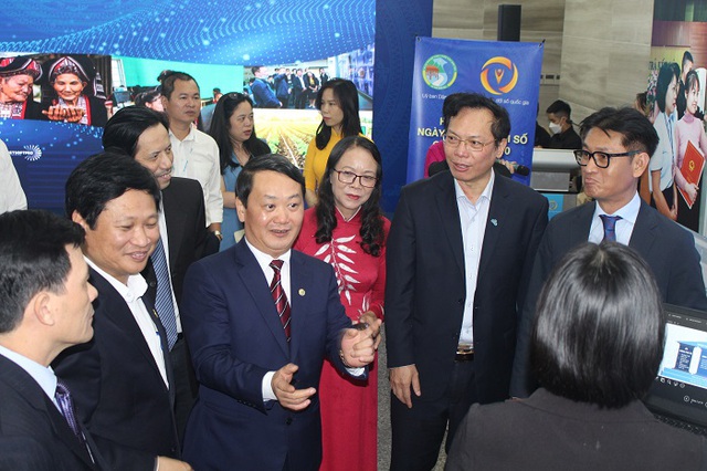 Quyết tâm chuyển đổi số, vì lợi ích thiết thực của đồng bào dân tộc thiểu số - Ảnh 1. Quyết tâm chuyển đổi số, vì lợi ích thiết thực của đồng bào dân tộc thiểu số - Ảnh 1.