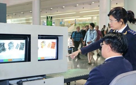 Hải quan tăng cường chống buôn lậu qua đường hàng không - Ảnh 1. Hải quan tăng cường chống buôn lậu qua đường hàng không - Ảnh 1.