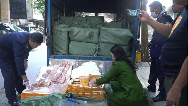 Hà Nội bắt giữ vụ vận chuyển hơn 1,8 tấn nội tạng động vật không rõ nguồn gốc