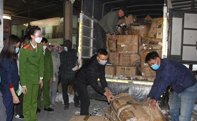 Thanh Hóa tiêu hủy số lượng lớn mỹ phẩm, thực phẩm chức năng nhập lậu và giả mạo nhãn hiệu