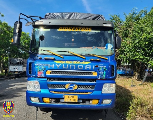 Phát hiện xe ô tô tải sử dụng phù hiệu không do cơ quan có thẩm quyền cấp