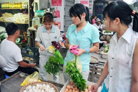 Thủ tướng yêu cầu thanh toán đủ tiền lương, thưởng Tết cho người lao động