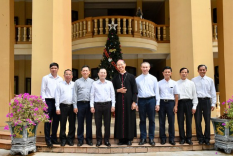 Lãnh đạo TPHCM thăm, chúc mừng các cá nhân tiêu biểu nhân dịp Lễ Giáng sinh 2022