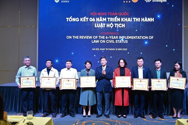 6 năm thi hành Luật Hộ tịch: Bảo đảm thực hiện tốt quyền con người và hiệu quả quản lý nhà nước - Ảnh 2. 6 năm thi hành Luật Hộ tịch: Bảo đảm thực hiện tốt quyền con người và hiệu quả quản lý nhà nước - Ảnh 2.