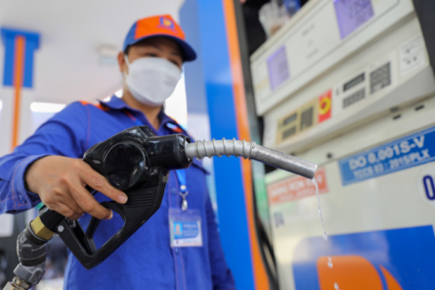 Chính phủ thông qua đề xuất giảm sàn thuế bảo vệ môi trường với xăng dầu