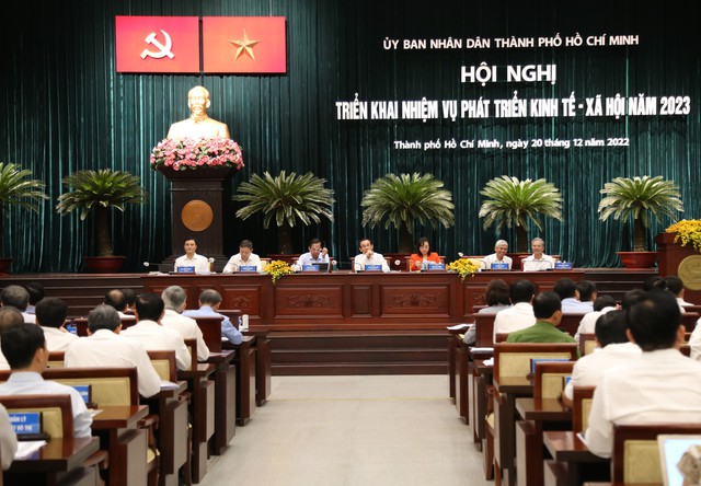 Bí thư Thành ủy: Xin cơ chế đặc thù để được làm chứ không phải để được hưởng - Ảnh 2. Bí thư Thành ủy: Xin cơ chế đặc thù để được làm chứ không phải để được hưởng - Ảnh 2.