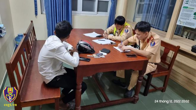 CSGT Ninh Thuận tuần tra, kiểm soát bảo đảm TTATGT đêm Noel