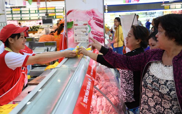 Co.opMart giảm giá thịt lợn dịp Tết Nguyên đán