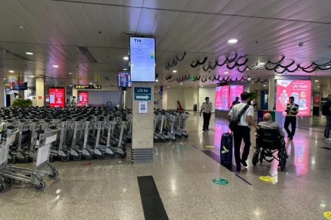 Công nghệ quét mã QR tìm thông tin chuyến bay tại Tây Sơn Nhất