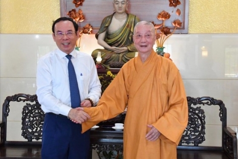 Bí thư Thành ủy TP.HCM đến thăm, chúc Tết các cơ sở, chức sắc tôn giáo