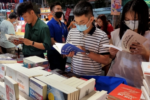 Người dân nô nức kéo về lễ hội sách lớn nhất từ trước tới nay
