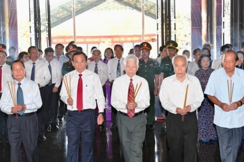 TP.HCM: Các lãnh đạo đến dâng hoa, dâng hương tại Khu truyền thống cách mạng Sài Gòn - Chợ Lớn - Gia Định