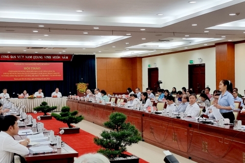 Đẩy mạnh xây dựng Đảng đi đôi với xử lý nghiêm cán bộ suy thoái