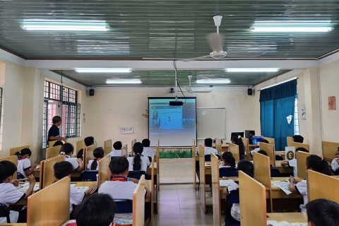 TP.HCM: Lớp học số giải quyết tình trạng thiếu giáo viên