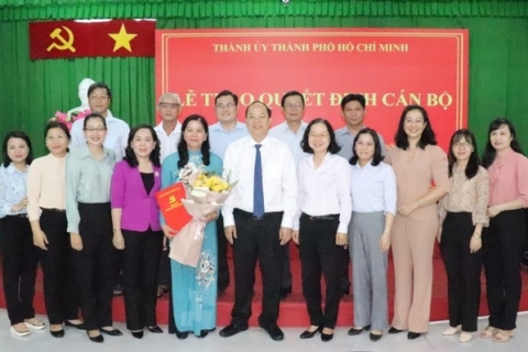 Thành ủy TP.HCM trao quyết định bà Huỳnh Thị Kim Xuyến giữ chức Phó Bí thư Đảng đoàn Hội Nông dân