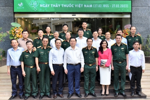 Trưởng Ban Tuyên giáo Trung ương Nguyễn Trọng Nghĩa: Ngành y tế luôn vì sức khỏe nhân dân nỗ lực vượt qua mọi khó khăn