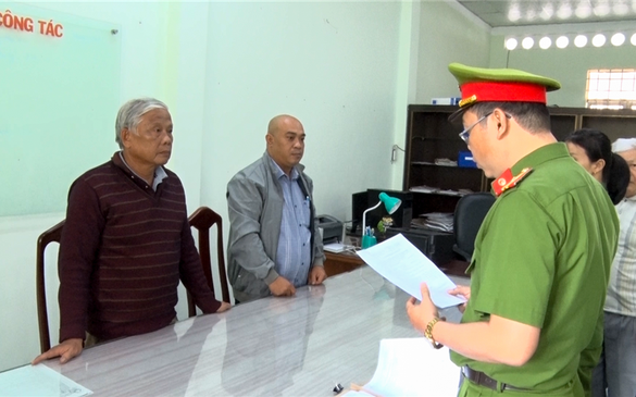 Bắt tạm giam 2 bị can liên quan đến Trung tâm đăng kiểm tỉnh Khánh Hòa 7901S