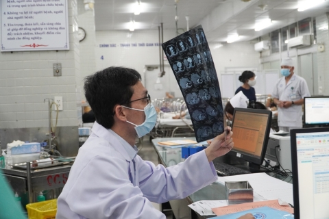 Phụ huynh mất hàng trăm triệu đồng vì tin nhắn lừa đảo ‘con cấp cứu tại Bệnh viện Chợ Rẫy’