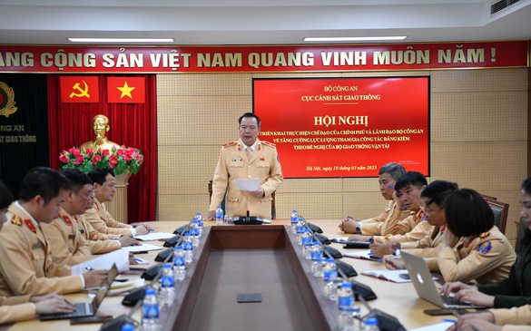 Cảnh sát giao thông hỗ trợ đăng kiểm theo đề nghị của Bộ GTVT