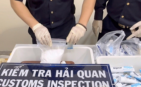 Bắt 2 nghi can có liên quan đến vụ 4 nữ tiếp viên hàng không xách 11 kg ma túy