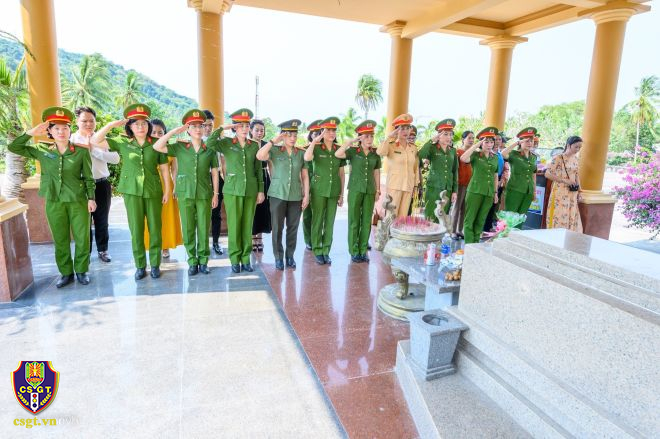 Tổ chức hoạt động về nguồn và xã hội tình nghĩa tại huyện Hòn Đất, Kiên Giang