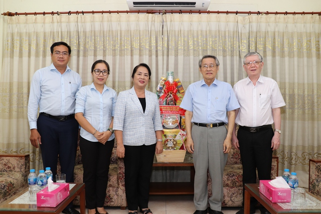 Thăm, chúc mừng đồng bào theo đạo Tin lành nhân Lễ Phục sinh