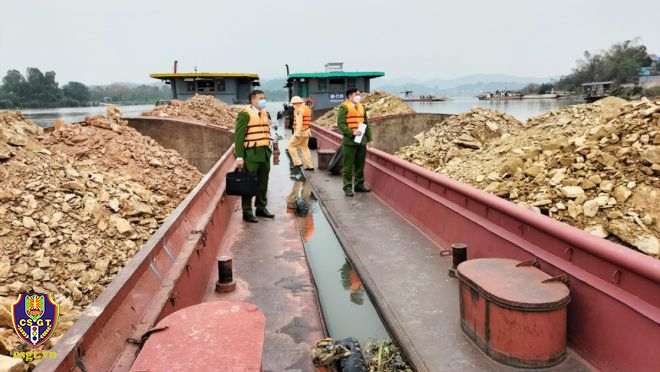 Liên tiếp phát hiện phương tiện thủy chở hàng hóa không nguồn gốc xuất xứ
