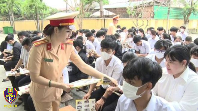 Tuyên truyền pháp luật về TTATGT tại cơ sở giáo dục