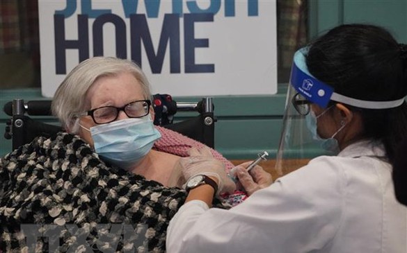 Mỹ phê duyệt tiêm vaccine COVID-19 thể lưỡng trị