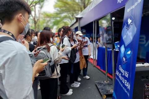 Hàng ngàn sinh viên tiếp xúc doanh nghiệp, tìm kiếm cơ hội việc làm