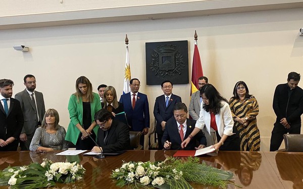 Ký kết Ý định thư giữa TPHCM và Montevideo, Đông Uruguay