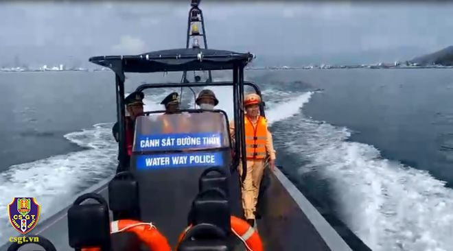 Tăng cường kiểm tra, xử lý hoạt động vận chuyển người, hành khách trái phép trên tuyến ven biển thành phố Đà Nẵng