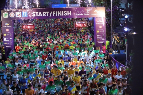 Giải chạy đêm Ho Chi Minh City Night Run Thang Loi Group nhiều sắc màu văn hóa
