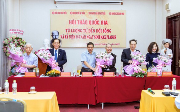 Hội thảo khoa học 'Từ lượng tử đến đời sống'