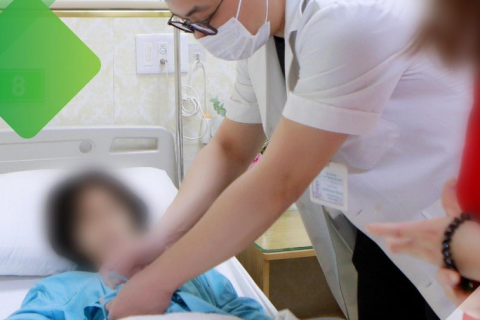 Phát hiện khối u nang buồng trứng lớn trong cơ thể bé gái 12 tuổi