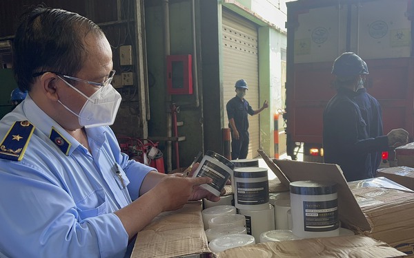 Tiêu hủy hơn 7.300 đơn vị sản phẩm hàng hóa giả mạo, không rõ nguồn gốc
