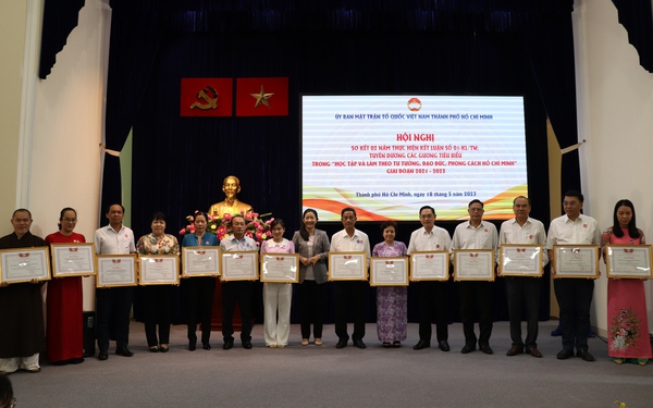 Tuyên dương các cá nhân, tập thể thực hiện tốt việc học tập và làm theo tư tưởng Hồ Chí Minh