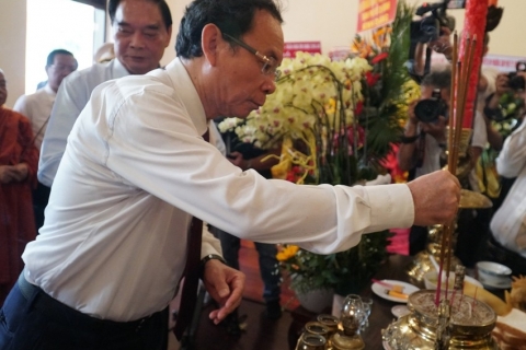 TP.HCM: Lãnh đạo thành phố dâng hương tưởng nhớ Chủ tịch Hồ Chí Minh