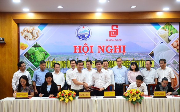 Saigon Co.op ký kết cung ứng sản phẩm của Tây Ninh
