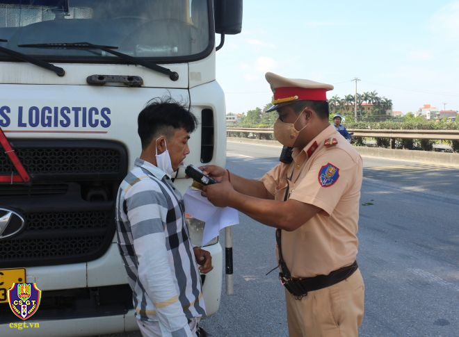 Công khai nội dung kế hoạch TTKS XLVP, bảo đảm  TTATGT trên đường cao tốc Cam Lộ _ La Sơn