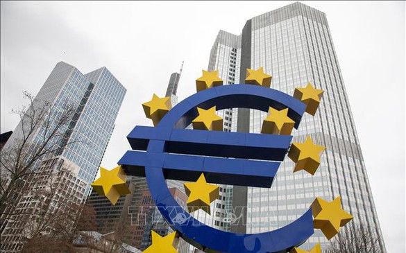 Tại sao ECB phản ứng “ngược chiều” với Fed?