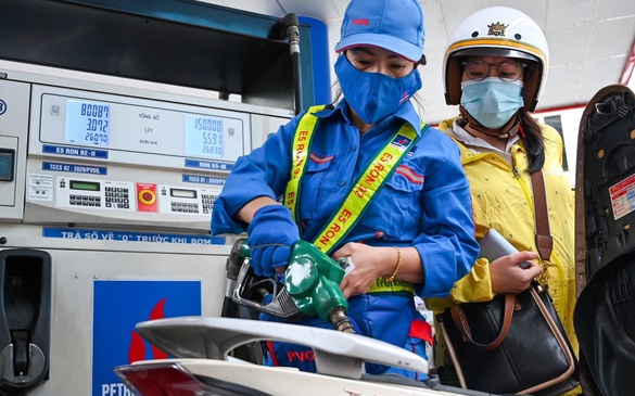 Xăng giảm gần 600 đồng/lít từ chiều nay