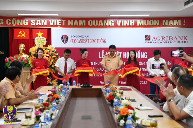 Ký kết hợp đồng mở tài khoản chuyên thu và thanh toán phục vụ công tác đấu giá biển số xe ô tô