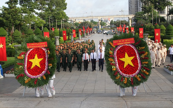 Lãnh đạo Thành phố dâng hương tưởng niệm các anh hùng, liệt sĩ