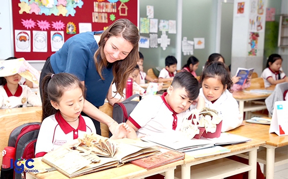 Dạy ngoại ngữ ở lớp 1 và 2 không được gây quá tải cho học sinh