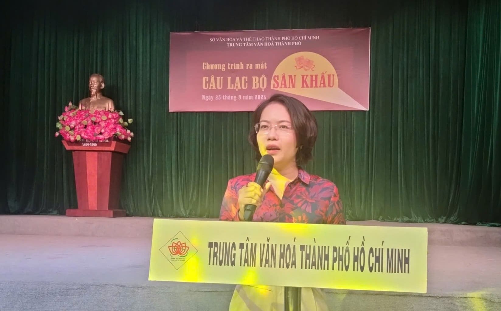 Bà Nguyễn Thị Hoài Phượng, Phó Giám đốc phụ trách Trung tâm Văn hóa TP. Hồ Chí Minh phát biểu