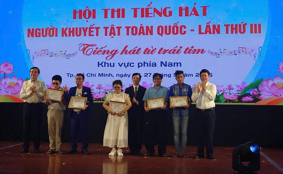 Ban tổ chức trao giấy khen cho 5 giải Vàng tiết mục